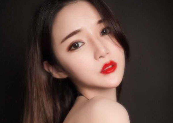 V脸美女